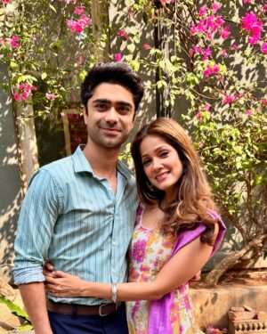 Vidya Malvade Instagram - #SHUKRIYALOLZEENAT 🤩
4 years .. 3 seasons .. So much love you guys have been pouring upon us …❤️‍🔥❤️‍🔥❤️‍🔥❤️‍🔥
Been trying to read all your beautiful comments , letters & reviews that y’all are writing with so much heart & warmth 

Here are the peeps who made it happen .. my lil blessings .. there are sooo many more .. to all our teams who worked tirelessly to create the magical MM season 3 

& Our hearts are fulllll 
Thankyou.. thank you everyone 

#MISMATCHEDONNETFLIX
#MismatchedS3onnetflix 
@netflix_in @rsvpmovies