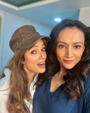 Vidya Malvade Instagram - #SHUKRIYALOLZEENAT 🤩
4 years .. 3 seasons .. So much love you guys have been pouring upon us …❤️‍🔥❤️‍🔥❤️‍🔥❤️‍🔥
Been trying to read all your beautiful comments , letters & reviews that y’all are writing with so much heart & warmth 

Here are the peeps who made it happen .. my lil blessings .. there are sooo many more .. to all our teams who worked tirelessly to create the magical MM season 3 

& Our hearts are fulllll 
Thankyou.. thank you everyone 

#MISMATCHEDONNETFLIX
#MismatchedS3onnetflix 
@netflix_in @rsvpmovies