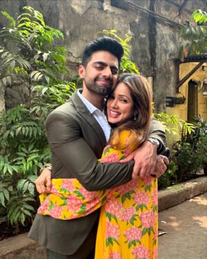 Vidya Malvade Instagram - #SHUKRIYALOLZEENAT 🤩
4 years .. 3 seasons .. So much love you guys have been pouring upon us …❤️‍🔥❤️‍🔥❤️‍🔥❤️‍🔥
Been trying to read all your beautiful comments , letters & reviews that y’all are writing with so much heart & warmth 

Here are the peeps who made it happen .. my lil blessings .. there are sooo many more .. to all our teams who worked tirelessly to create the magical MM season 3 

& Our hearts are fulllll 
Thankyou.. thank you everyone 

#MISMATCHEDONNETFLIX
#MismatchedS3onnetflix 
@netflix_in @rsvpmovies