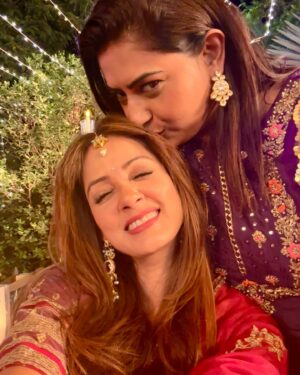 Vidya Malvade Instagram - #SHUKRIYALOLZEENAT 🤩
4 years .. 3 seasons .. So much love you guys have been pouring upon us …❤️‍🔥❤️‍🔥❤️‍🔥❤️‍🔥
Been trying to read all your beautiful comments , letters & reviews that y’all are writing with so much heart & warmth 

Here are the peeps who made it happen .. my lil blessings .. there are sooo many more .. to all our teams who worked tirelessly to create the magical MM season 3 

& Our hearts are fulllll 
Thankyou.. thank you everyone 

#MISMATCHEDONNETFLIX
#MismatchedS3onnetflix 
@netflix_in @rsvpmovies