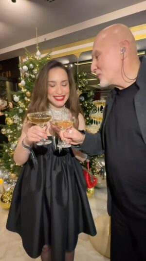 Viktoriya Dayneko Instagram - С Новым годом, друзья!!!🎉🎉🎉❤️❤️❤️