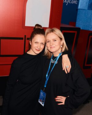 Viktoriya Isakova Instagram - У нас вчера был прекрасный вечер! 
Такой веселый, ностальгически- нежный и красочный! 
Дети счастливы и мы довольны! 

#дядястепа 
#говорятподновыйгод 
#чудо
 #волшебство