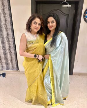 Vimala Raman Instagram - Diwali 2024 🪔❤️🫶🏽
.
.
.
#diwali #deepavali #diwalivibes #celebrations #friendslikefamily #love #actor #vinayrai #vimalaraman #vr