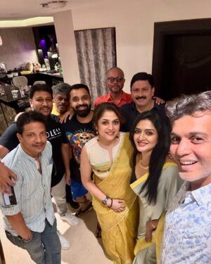 Vimala Raman Instagram - Diwali 2024 🪔❤️🫶🏽
.
.
.
#diwali #deepavali #diwalivibes #celebrations #friendslikefamily #love #actor #vinayrai #vimalaraman #vr