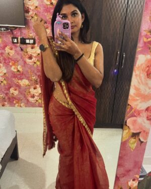 Vindhuja Vikraman Instagram - Thank u @urs_almirah for this beautiful saree dear loved it…do check there page for more collections 🥻❤️ 

Blouse designed @samarya_designstudio 👚