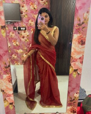 Vindhuja Vikraman Instagram - Thank u @urs_almirah for this beautiful saree dear loved it…do check there page for more collections 🥻❤️ 

Blouse designed @samarya_designstudio 👚