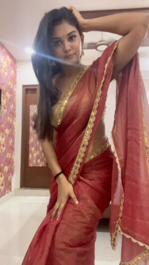 Vindhuja Vikraman Instagram - Christmas Get Ready 😎❤️ 
Beautiful Saree from  @urs_almirah 🥻
Blouse Designed @samarya_designstudio 

#reelsvideo #explorepage #reels #trendingnow #pushpa #vv #songreel #grwm #vindhujavikraman #vv