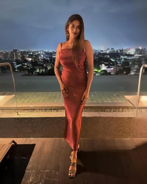 Vinusha Devi Instagram - Wrapped in Love ❤️

As I celebrated another year of life,
I’m overwhelmed with gratitude! Thank you to each and every one of you for making my birthday so special. From the heartfelt wishes to the hilarious IG stories, blessings, phone calls, and texts, posts, edits. I felt loved and celebrated throughout the day.

I’ve been blessed with amazing opportunities, experiences, and people who’ve supported me every step of the way. Here’s to many more years of growth, learning, and shining bright on screen! 

With love,
Vinusha Devi 

#vinushadevi #birthdaypost #birthdayoutfit #celebration #love