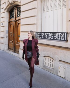 Virginie Conte Instagram - Je peux littéralement porter ce look tous les jours Burgundy   no pants 🍇