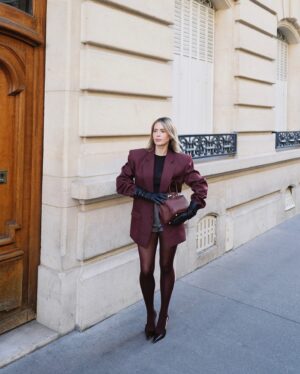 Virginie Conte Instagram - Je peux littéralement porter ce look tous les jours Burgundy   no pants 🍇