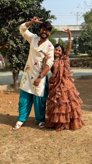 Vishnu Priya Instagram - Our first ever reel 🤩 @indra_actor_official bava & I really can’t match your grace 🧡🧡🧡🧡 
.
Perfectly captured by @siddhardhvarma_official 🫶🏻🤩
.
#trendingreels #trending #reels #telugu #songs #godarigattumedharamasilakaveyy❤️