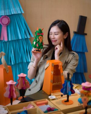 Vivien Yeo Instagram - Last day of November !🌟 
Tomorrow kicks off my favourite month, December !
The cooler weather and holiday vibes are in the air ❄️ 
What are you looking forward to most this holiday season? Share your vibes! 🎄
