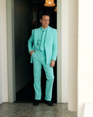Vivienne Westwood Instagram - Andrew Scott wears a custom Vivienne Westwood single-breasted suit with matching shirt and tie in turquoise blue crepe to the 82nd Annual Golden Globe Awards in Los Angeles. ⁠
⁠
Photography: @ramonchristian.photo ⁠
Styling: @warrenalfiebaker⁠
⁠
#GoldenGlobes