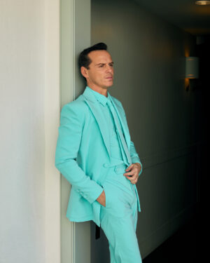 Vivienne Westwood Instagram - Andrew Scott wears a custom Vivienne Westwood single-breasted suit with matching shirt and tie in turquoise blue crepe to the 82nd Annual Golden Globe Awards in Los Angeles. ⁠
⁠
Photography: @ramonchristian.photo ⁠
Styling: @warrenalfiebaker⁠
⁠
#GoldenGlobes