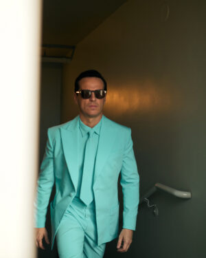 Vivienne Westwood Instagram - Andrew Scott wears a custom Vivienne Westwood single-breasted suit with matching shirt and tie in turquoise blue crepe to the 82nd Annual Golden Globe Awards in Los Angeles. ⁠
⁠
Photography: @ramonchristian.photo ⁠
Styling: @warrenalfiebaker⁠
⁠
#GoldenGlobes