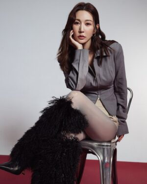 Wan-Ting Tseng Instagram - 冬天的時尚感
就是要有毛毛去襯托
舒服到每個人都想來取暖
#michaelkors