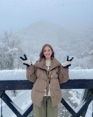 Waratthaya Wongchayaporn Instagram - ใช่ค่ะ รูปยังไม่หมด และยังมีอีก 😂🌨️❄️☃️ 🧥 @simpledayscoat