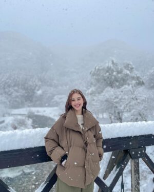 Waratthaya Wongchayaporn Instagram - ใช่ค่ะ รูปยังไม่หมด และยังมีอีก 😂🌨️❄️☃️ 🧥 @simpledayscoat