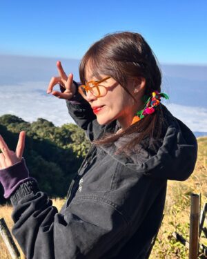 Warisara Jitpreedasakul Instagram - ขึ้นเขา🥶!
ลงเขา🥵!