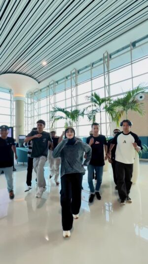Wawa Zainal Instagram - Hahahaha semua terpaksa layan kan bos🤣 alhamdulillah bawak staff jalan2 ke yogja. Sambil2 tu kita berdustan satu kali🫣