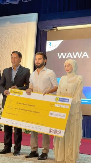 Wawa Zainal Instagram - Alhamdulillah..masyaAllah . Asbab sokongan kalian terhadap @wawaofficialhq sekali lagi tahun ini dpt juga menunaikan zakat sebyk ini. 🥹🙏🏻 teruskan support produk local . Semoga menjadi asbab kebaikan bersama . Allahuma Amin ❤️