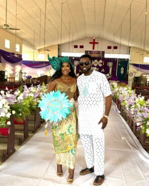 Wendy Osefo Instagram - ✨🇳🇬 Home for the Holidays 🇳🇬✨

#HappyNewYear #Asoebi #IJGB #DettyDecember 

Dress: @eki_e22