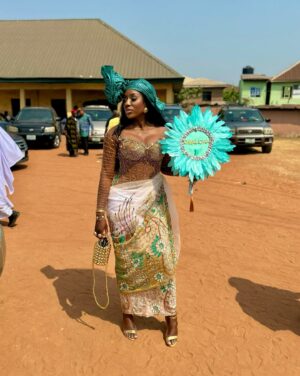 Wendy Osefo Instagram - ✨🇳🇬 Home for the Holidays 🇳🇬✨

#HappyNewYear #Asoebi #IJGB #DettyDecember 

Dress: @eki_e22