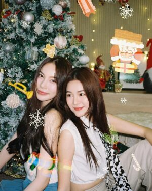 Worranit Thawornwong Instagram - Reindeer kisses and Christmas wishes. 🦌💋