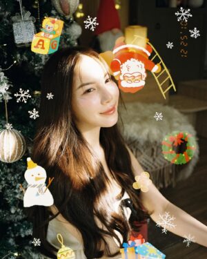 Worranit Thawornwong Instagram - Reindeer kisses and Christmas wishes. 🦌💋