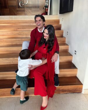 Ximena Navarrete Instagram - Mejor regalo de Navidad ….. imposible ! Los amo … feliz Navidad de parte de nuestra familia para la de todos ustedes 🎄🎁🎅🏼❄️