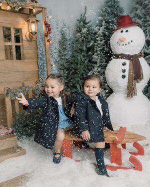 Ximena Navarrete Instagram - Lo máximo @alisgonzalezphotography … Gracias por nuestras fotos navideñas !!!! Nos encantaron 🎄🤍