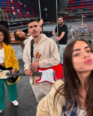 Yael Shelbia Instagram - איך אומרים ? תנו למוזיקה לחבר בנינו 🎶💘