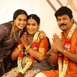 Yamuna Chinnadurai Instagram - Makeup and hair @seldonartistry 
Mother @cegavalli 
Akka @yamuna__chinnadurai 
Saree blouse @selaiyum_ravikaiyum 
Jewellers @sanjana_fashionstudio 
Draping @yubridalstudio