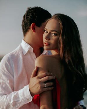 Yana Koshkina Instagram - Нашей семье сегодня 1 год💍🤍
