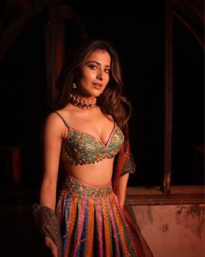Yashaswinee Raje Singh Instagram - and that’s on diwaloween 🪔🎃 
 
wearing @cedaarandpine 💚 
choker from @aulerthofficial ✨
 
📸 by @cinematicad