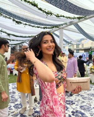 Yashaswinee Raje Singh Instagram - OG memory haul 💐 
 
wearing @label.gauridhawan via @alistclub 💕