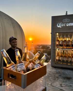 Yashaswinee Raje Singh Instagram - alive in the desert with @corona_india 🍻🌅🏜️ #GoldenMoments #CoronaIndia #LogOffLimeIn