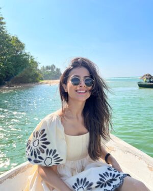 Yashaswinee Raje Singh Instagram - swipe to see my  1
