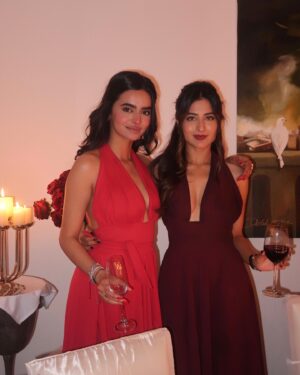 Yashaswinee Raje Singh Instagram - merry christmas from the girls & me 😚💃🏻❤️🎄💌