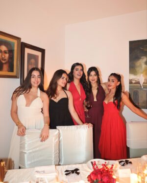 Yashaswinee Raje Singh Instagram - merry christmas from the girls & me 😚💃🏻❤️🎄💌