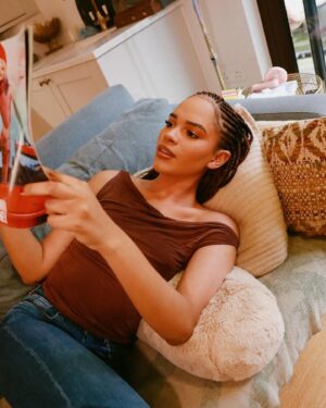 Yasmin Finney Instagram - In today’s edition of #10Things, spend a cozy fall day at home in London with actress @yazdemand (Yasmin Finney) reading scripts, strolling through the park with her dog Koko and making a warm cup of tea (with four scoops of sugar, no less). 🐾💗⁣
⁣
“My favorite thing about London would be the electricity I get from walking the streets and seeing everyone’s individuality,” says Yasmin. “I just feel like I fit in perfectly.”⁣
⁣
Yasmin, who plays the character Elle in “Heartstopper” on @netflixuk, also reflected on her experience filming Season 3, which released this week. “Being able to play the maturity that Elle has this season was so good — because I’m playing myself, basically. I’m kind of maturing with Elle every season.”