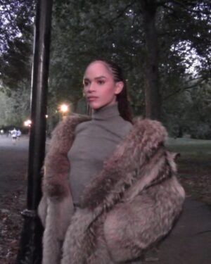 Yasmin Finney Instagram - In today’s edition of #10Things, spend a cozy fall day at home in London with actress @yazdemand (Yasmin Finney) reading scripts, strolling through the park with her dog Koko and making a warm cup of tea (with four scoops of sugar, no less). 🐾💗⁣
⁣
“My favorite thing about London would be the electricity I get from walking the streets and seeing everyone’s individuality,” says Yasmin. “I just feel like I fit in perfectly.”⁣
⁣
Yasmin, who plays the character Elle in “Heartstopper” on @netflixuk, also reflected on her experience filming Season 3, which released this week. “Being able to play the maturity that Elle has this season was so good — because I’m playing myself, basically. I’m kind of maturing with Elle every season.”
