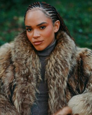 Yasmin Finney Instagram - In today’s edition of #10Things, spend a cozy fall day at home in London with actress @yazdemand (Yasmin Finney) reading scripts, strolling through the park with her dog Koko and making a warm cup of tea (with four scoops of sugar, no less). 🐾💗⁣
⁣
“My favorite thing about London would be the electricity I get from walking the streets and seeing everyone’s individuality,” says Yasmin. “I just feel like I fit in perfectly.”⁣
⁣
Yasmin, who plays the character Elle in “Heartstopper” on @netflixuk, also reflected on her experience filming Season 3, which released this week. “Being able to play the maturity that Elle has this season was so good — because I’m playing myself, basically. I’m kind of maturing with Elle every season.”