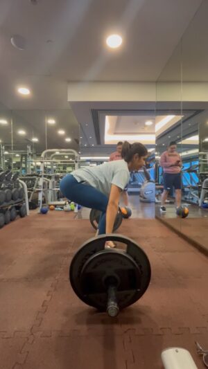 Yastika Bhatia Instagram - End the week stronger than you started💪🏻💙

@mumbaiindians