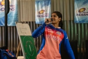 Yastika Bhatia Instagram - Thank you Bangalore!💙✔️
.
.
See you soon Delhi🫡💪🏻

#aalire @mumbaiindians