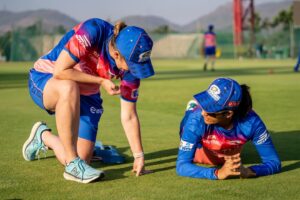 Yastika Bhatia Instagram - Tough times don’t last. Tough teams do. Blessed to be part of this team😇💙
@mumbaiindians