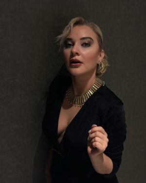 Yeliz Doğramacılar Instagram - #reklam 
Seren Şirketi’nin  Yıl sonu değerlendirme toplantısı ve 21. yıl gala gecesinin  sunumunu yapmaktan büyük bir mutluluk duydum. Bu özel projede yer almak, her detayıyla heyecan vericiydi!
Her şeyin kusursuz ilerlemesini sağlayan asistanım Elbi’ye @elbikayhan  ayrıca sonsuz teşekkürlerimi sunuyorum. Birlikte harika bir iş çıkardık! 🙌✨
Hem gece kıyafetimle hemde toplantı sunumlarımdaki kombinlerimle herzman yanımda olan @fountfashionbutik iyi ki varsın 🌺

📸 @elbikayhan 🙏🏽🍀

#sunum #sunuculuk #reklam #yelizdoğramacılar