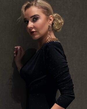 Yeliz Doğramacılar Instagram - #reklam 
Seren Şirketi’nin  Yıl sonu değerlendirme toplantısı ve 21. yıl gala gecesinin  sunumunu yapmaktan büyük bir mutluluk duydum. Bu özel projede yer almak, her detayıyla heyecan vericiydi!
Her şeyin kusursuz ilerlemesini sağlayan asistanım Elbi’ye @elbikayhan  ayrıca sonsuz teşekkürlerimi sunuyorum. Birlikte harika bir iş çıkardık! 🙌✨
Hem gece kıyafetimle hemde toplantı sunumlarımdaki kombinlerimle herzman yanımda olan @fountfashionbutik iyi ki varsın 🌺

📸 @elbikayhan 🙏🏽🍀

#sunum #sunuculuk #reklam #yelizdoğramacılar