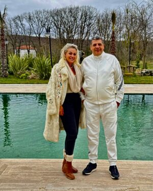 Yeliz Yeşilmen Instagram - Aile dostlarımızın çitfliginde muhteşem bir haftasonu geçirdik herşey için çok teşekkürler Kürşat abim değerli eşi belmacım misafir perverliğiniz  için çok teşekkürler ve son misafir değerli ressamımız ismail Acar ile derin kıymetli sohbet harikaydı  #yelizyeşilmen