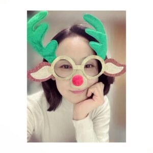 Yoh Yoshida Instagram - Merry Christmas 🎄✨
May your days be happy & full of smiles🔔✨

今年の🐏サンタは東奔西走。
"願いを叶える"クリスマスです🎅🛷❄️✨

#トナカイメガネも
#今年で7年目
#年1しか使わないから
#全然壊れない🦌